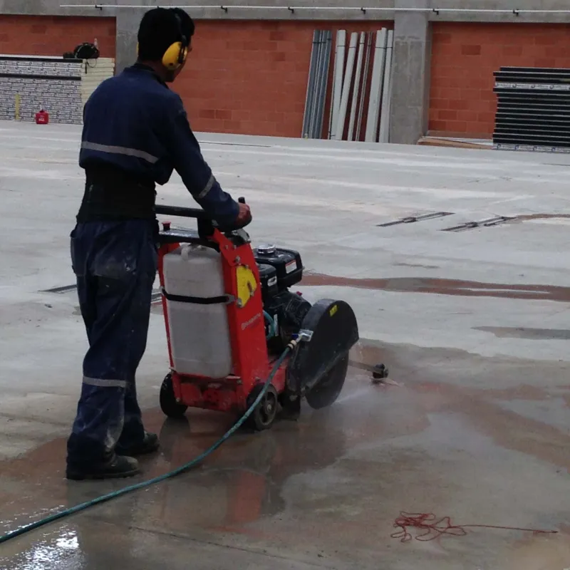 Corte en hormigón y obra gruesa